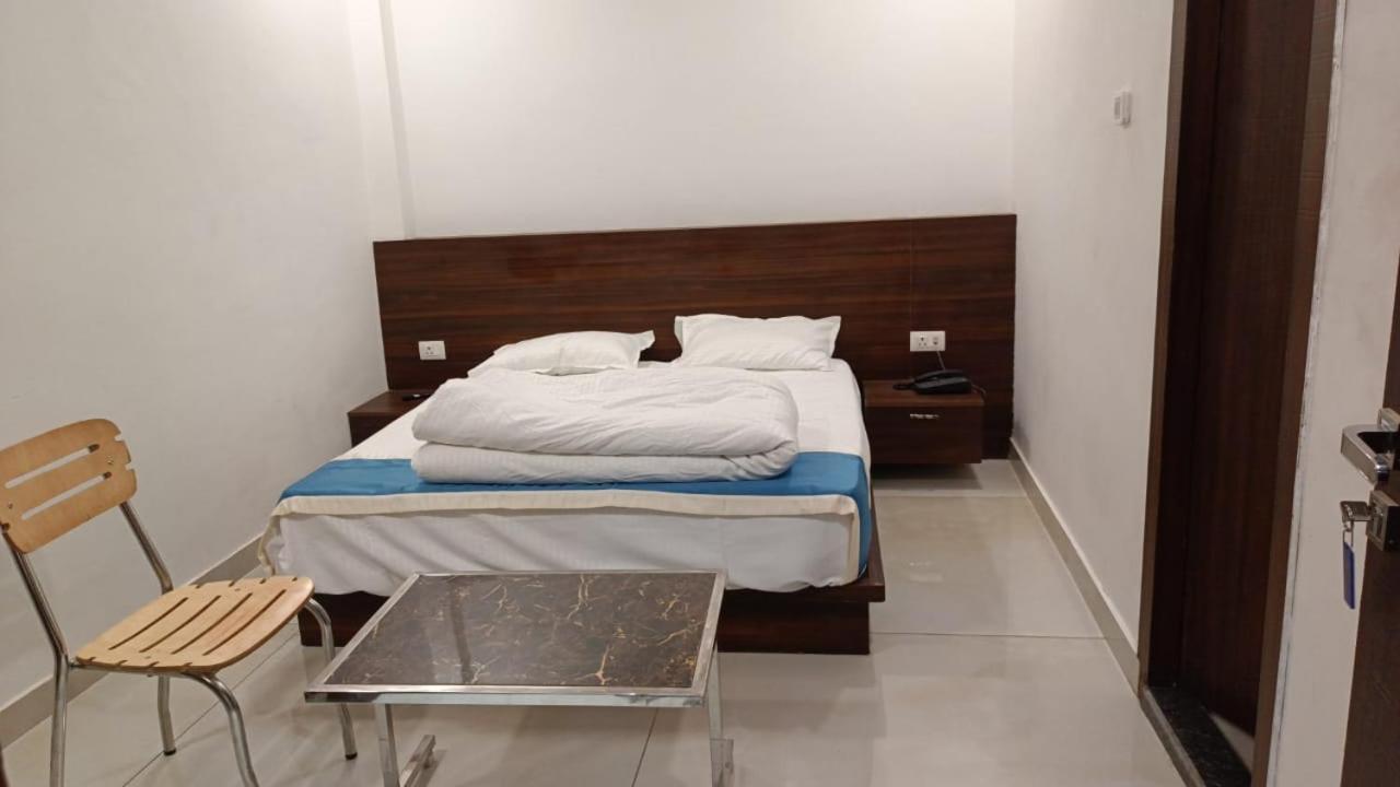 Hotel Cross Road By Wb Inn Unnao Luaran gambar