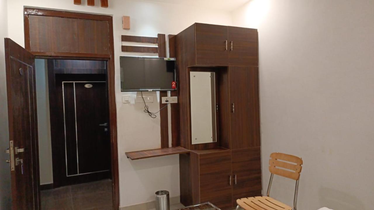 Hotel Cross Road By Wb Inn Unnao Luaran gambar