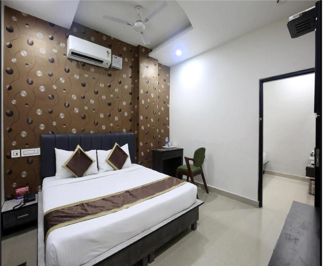 Hotel Cross Road By Wb Inn Unnao Luaran gambar
